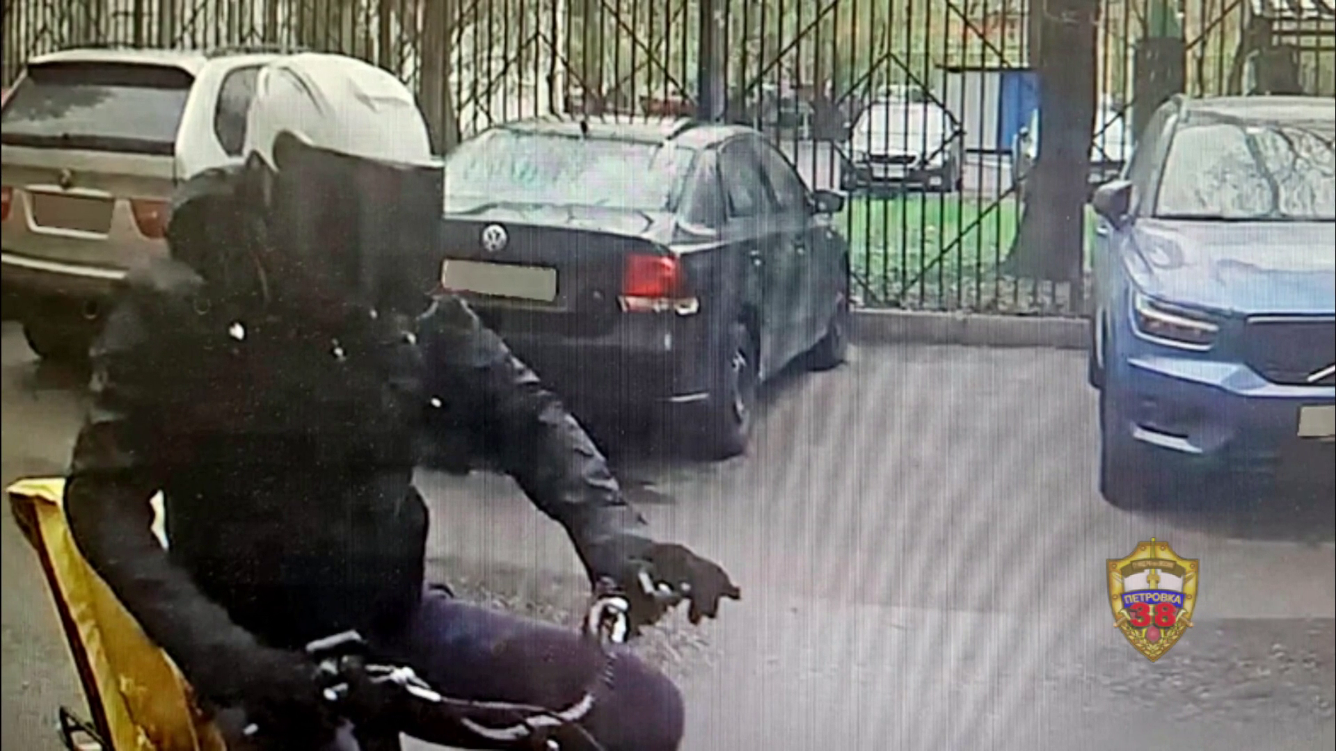 Полицейскими Москвы задержан квартирный вор, маскировавшийся под курьера службы доставки товаров