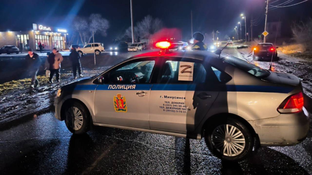 В Минусинске Красноярского края полицейские несут охрану общественного порядка в местах возможного подтопления жилых домов