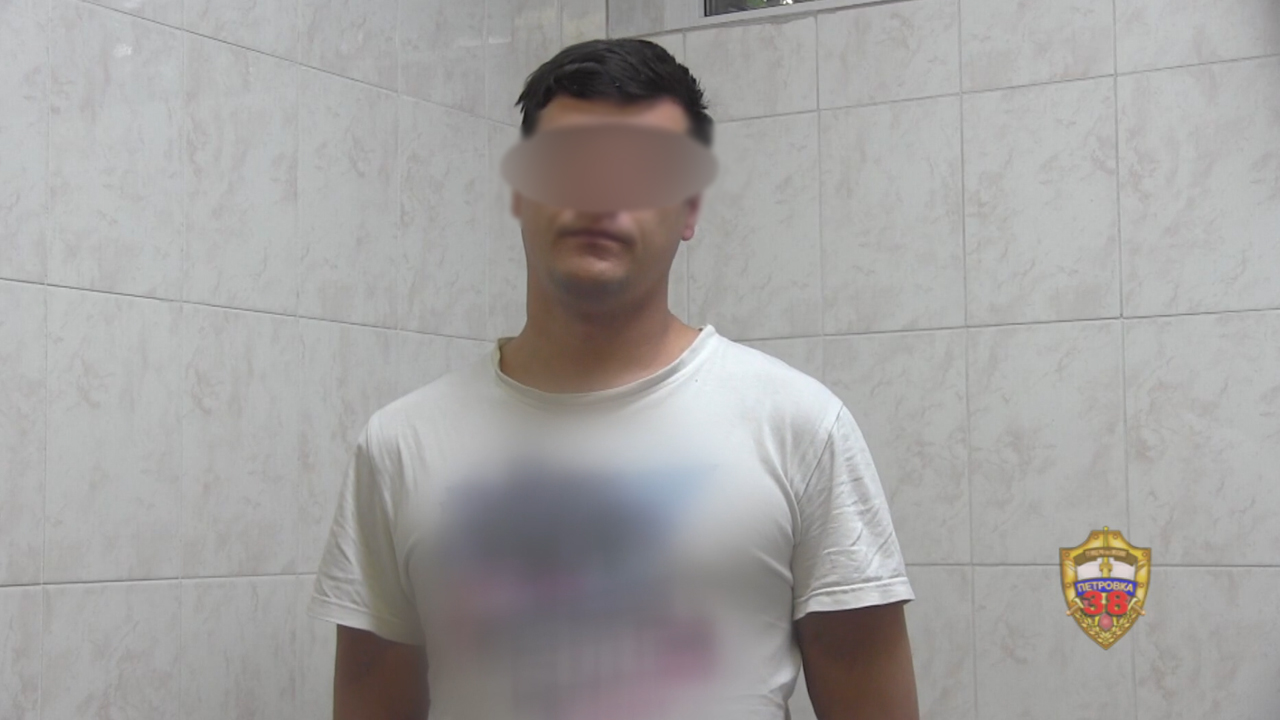 Московские полицейские обнаружили в чемодане пассажира такси мефедрон и гашиш