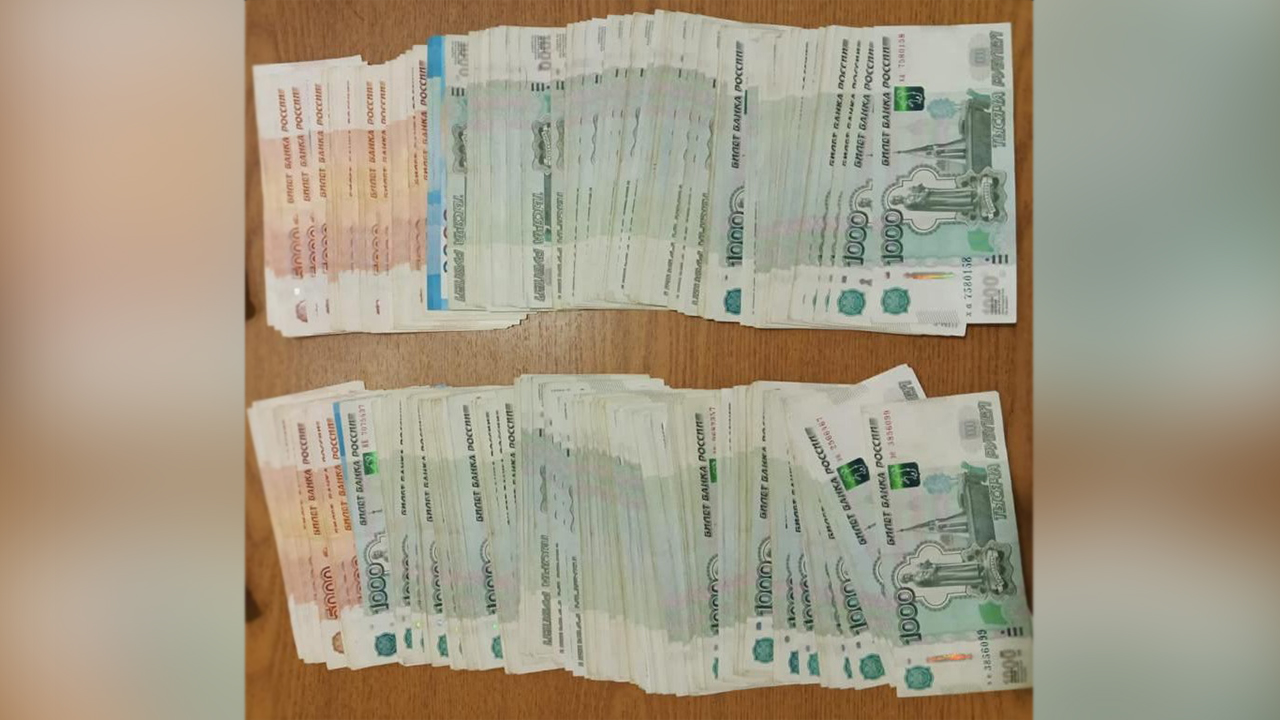 Благодаря сознательности водителя такси полицейские Москвы пресекли обман 86-летней пенсионерки
