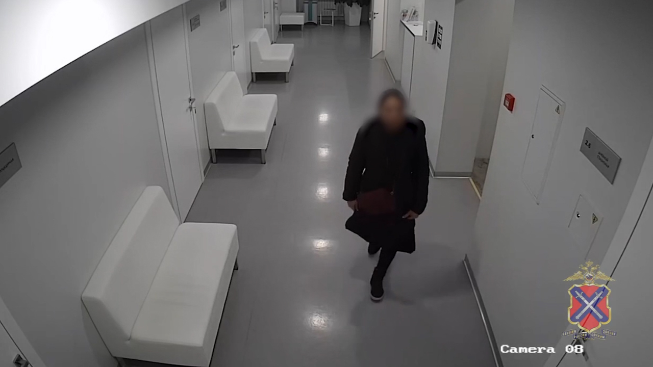 Волгоградские полицейские задержали подозреваемую в краже свыше 3,8 млн рублей из частной клиники