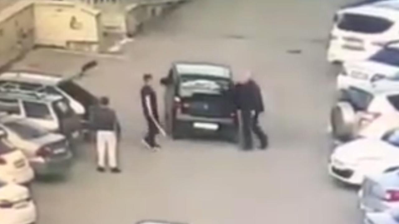 Задержан житель Оренбурга, который из-за дорожного конфликта избил битой 60-летнего мужчину