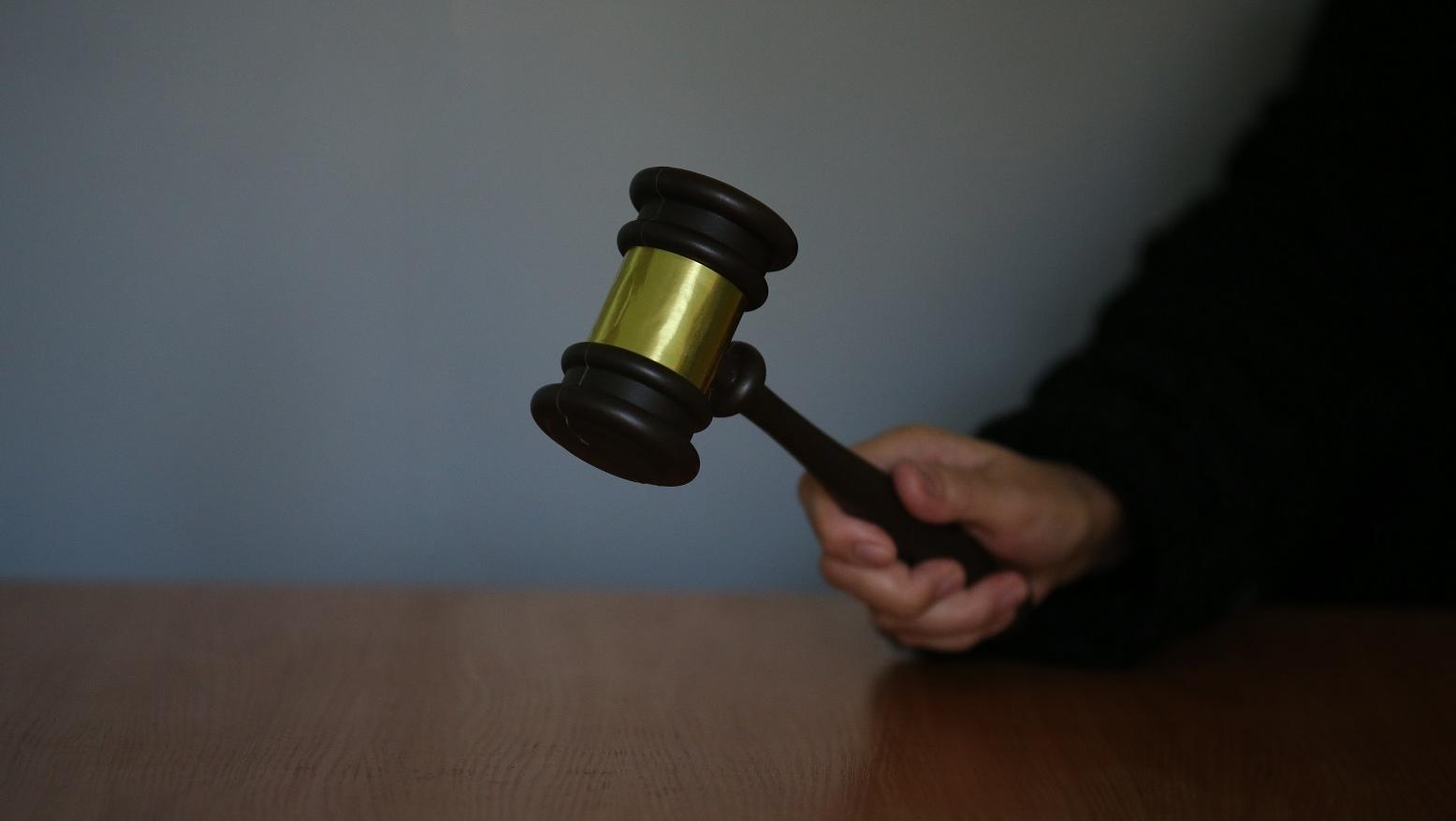 За поджог батарейного шкафа на железной дороге в Подмосковье осудят 19-летнего студента из Дагестана