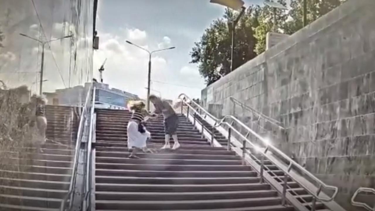 Сотрудники полиции столичного метрополитена задержали подозреваемого в попытке грабежа