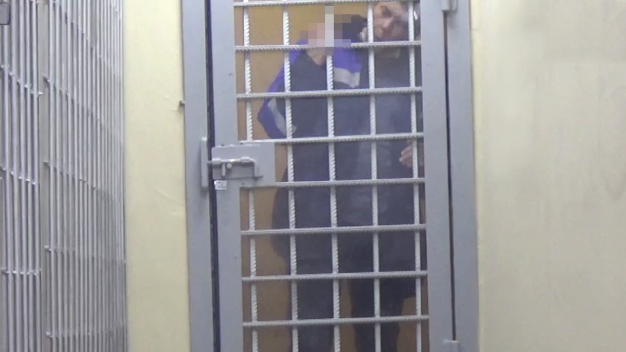 В аэропорту Новосибирска транспортные полицейские пресекли хулиганские действия пассажира