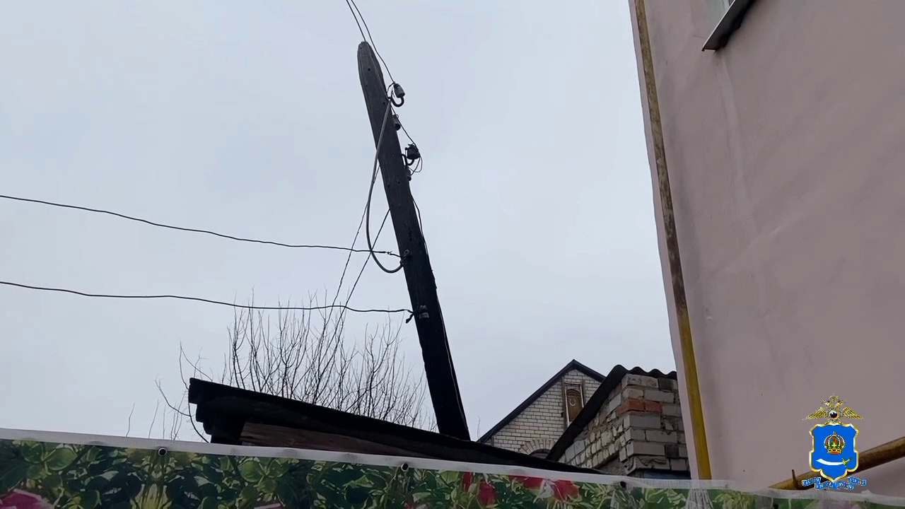 Полное повреждение огнём деревянной опоры ЛЭП и газопровода предотвратили полицейские Астрахани