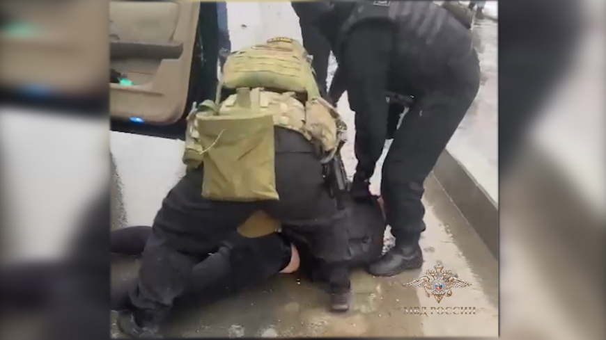 На Сахалине полицейскими задержаны подозреваемые в подделке миграционных документов