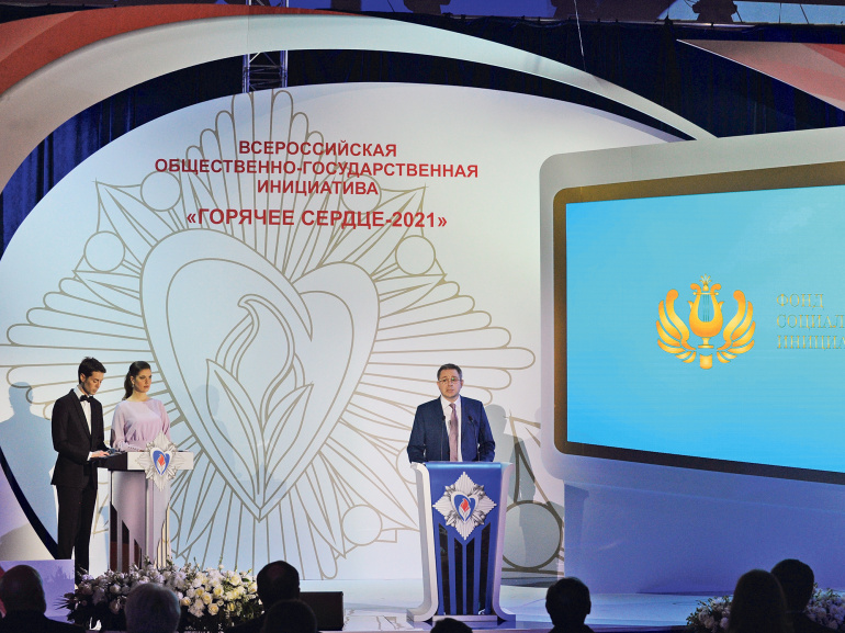 Маленькие стойкие мужчины, девочки, достойные поэм