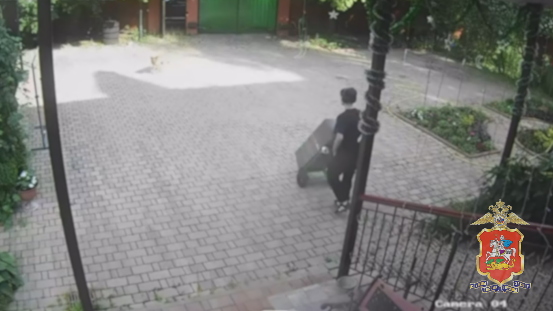 За кражу сейфов из частного дома в Подмосковье задержан действовавший по указке аферистов москвич