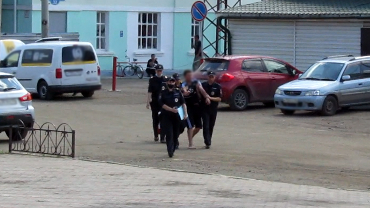 В Красноярском крае транспортные полицейские пресекли хулиганские действия в пассажирском поезде
