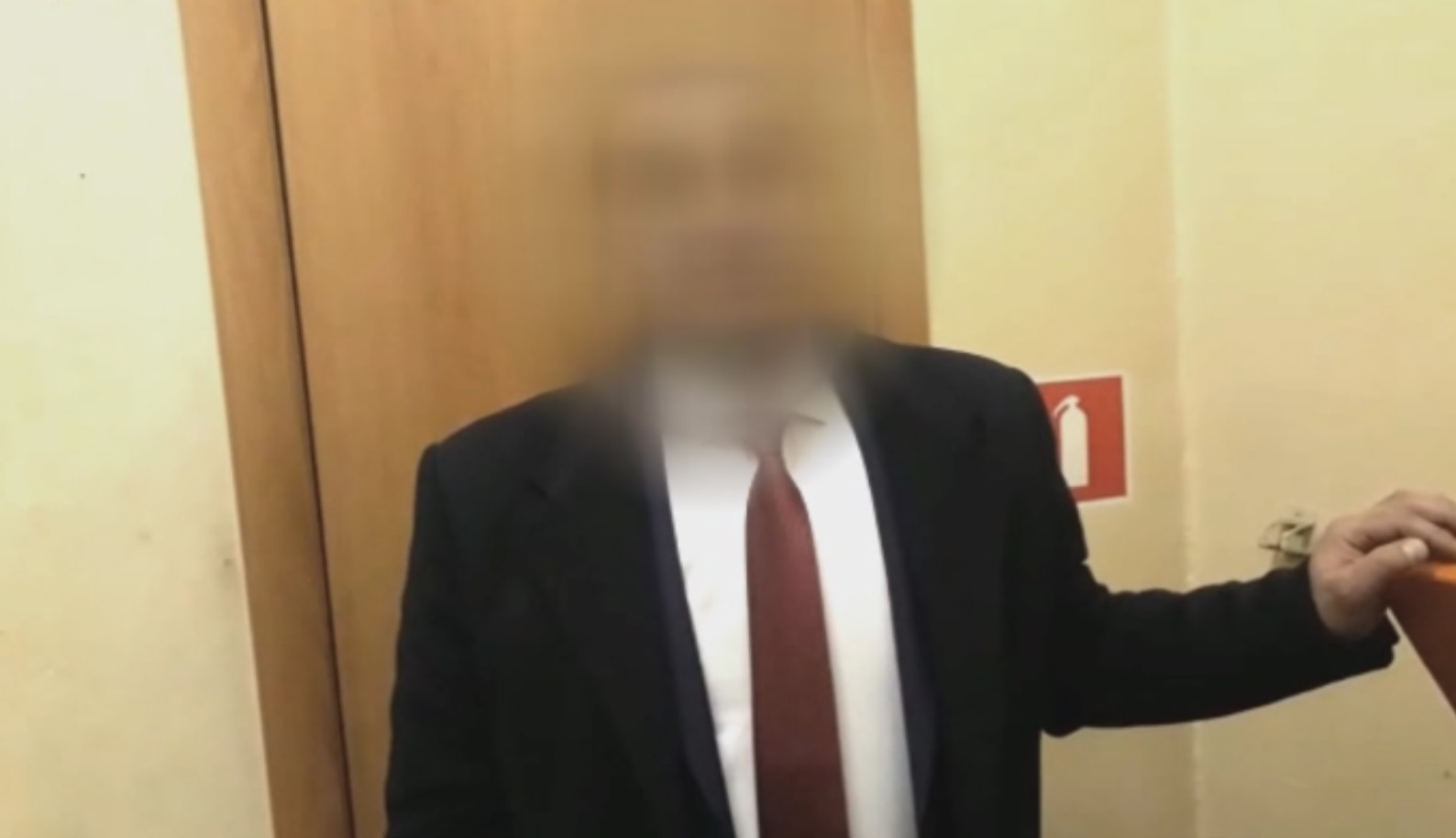 В центре столицы оперативники задержали подозреваемого в мошенничестве
