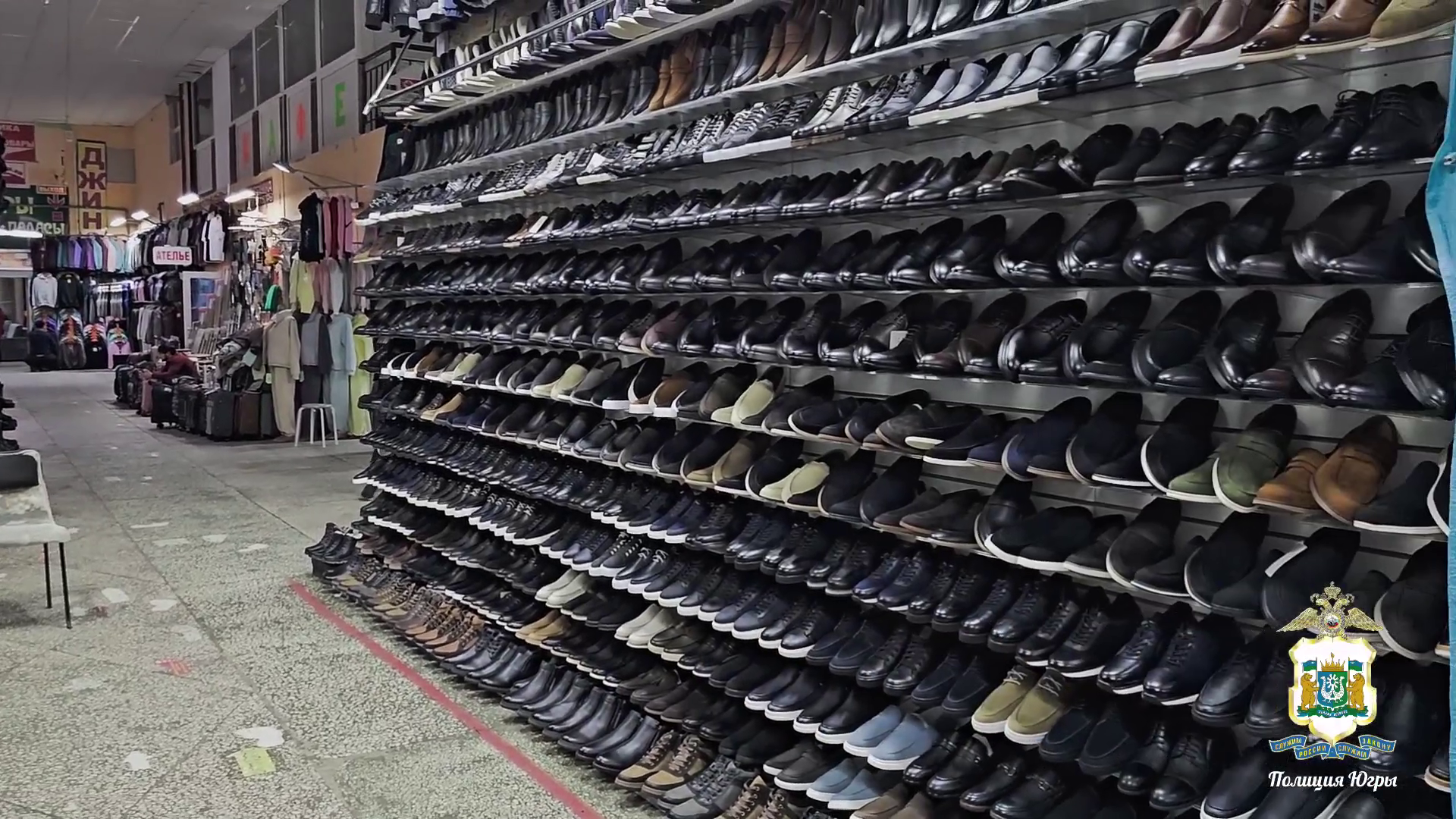 В Сургуте полиция пресекла продажу немаркированной одежды и обуви на сумму более 12 миллионов рублей