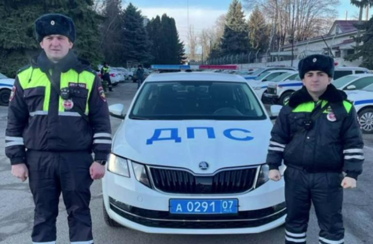 В Нальчике автоинспекторы экстренно доставили в больницу девушку, у которой случился приступ