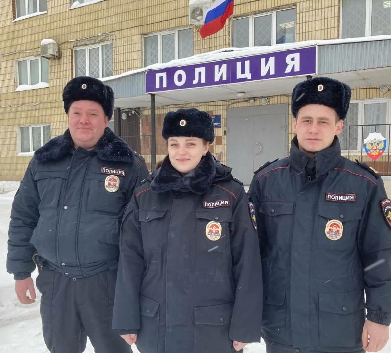 В Пермском крае сотрудники патрульно-постовой службы эвакуировали людей из задымленного подъезда