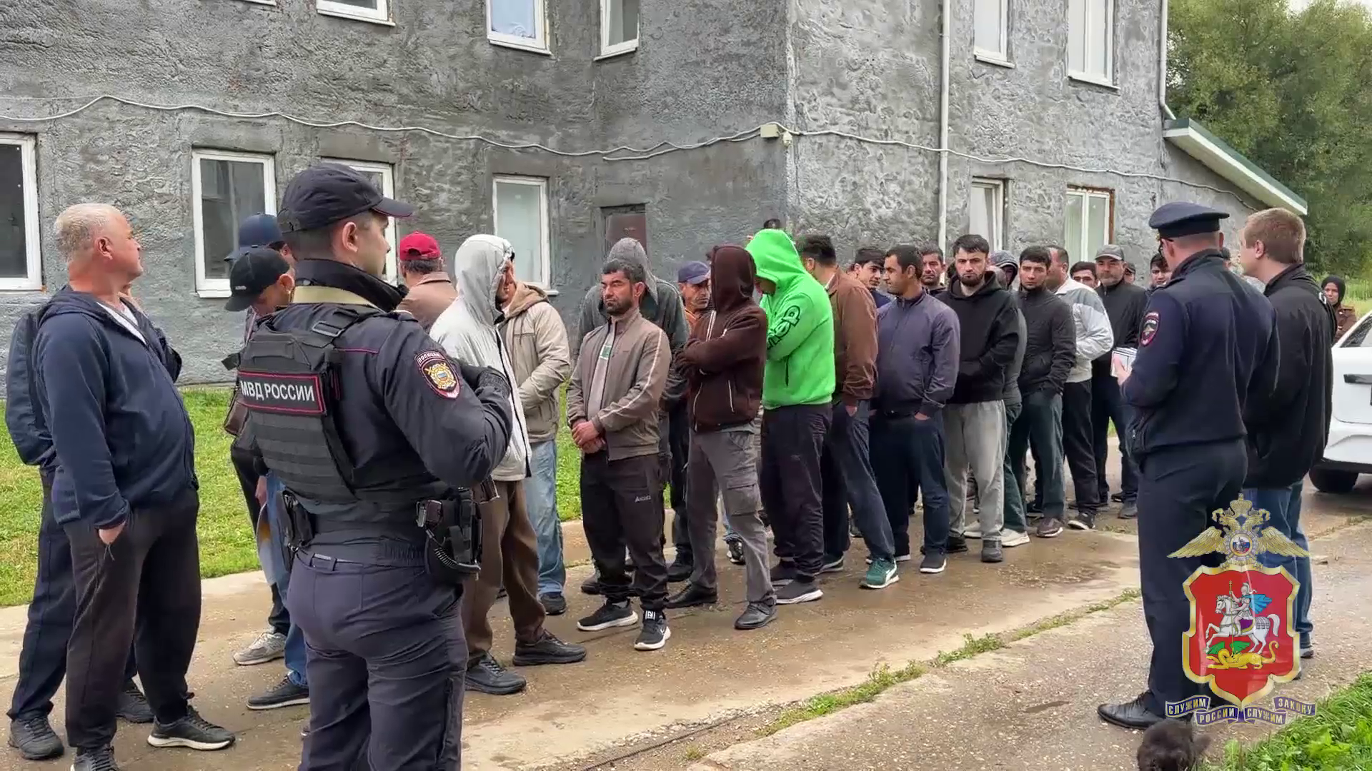Полиция Подмосковья в ходе рейдов в двух городских округах выявила 96 нарушений миграционных правил