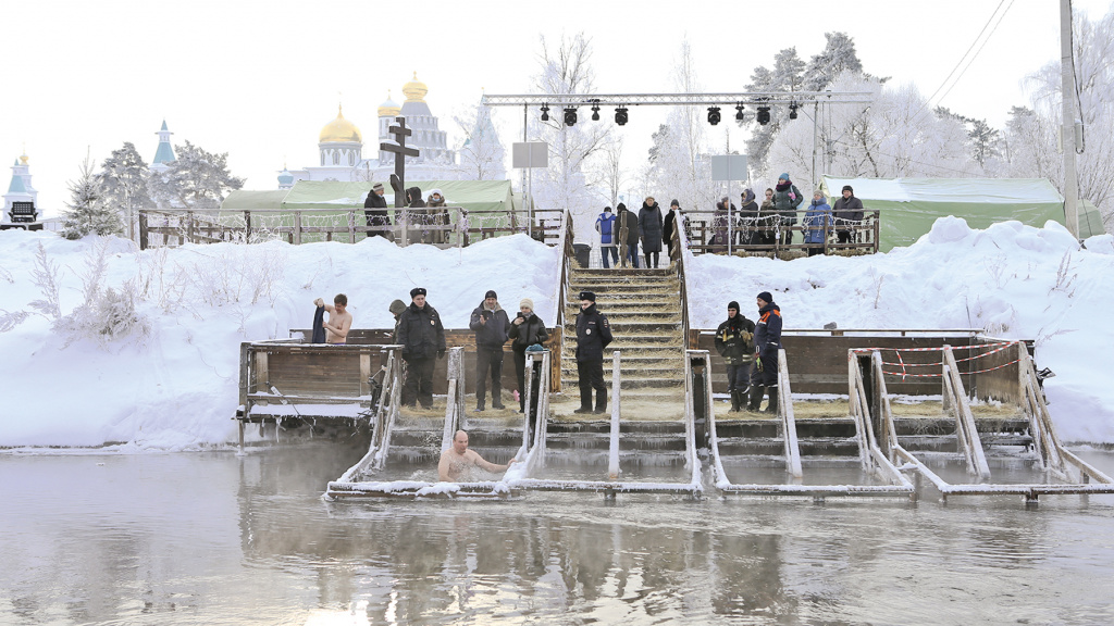Фото: Дмитрия Лыкова / Крещенские купания