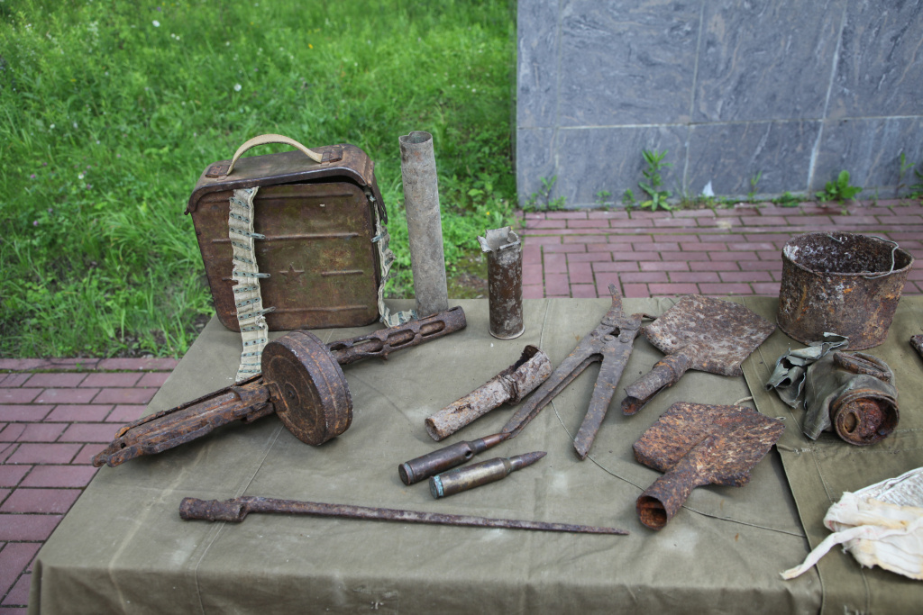 Фото: Олеси Лихобабиной / Объекты, обнаруженные в этом году при поисковых работах на Кривцовском мемориале