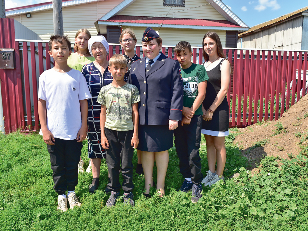 Фото: Большой семье сложно собраться вместе для съёмки