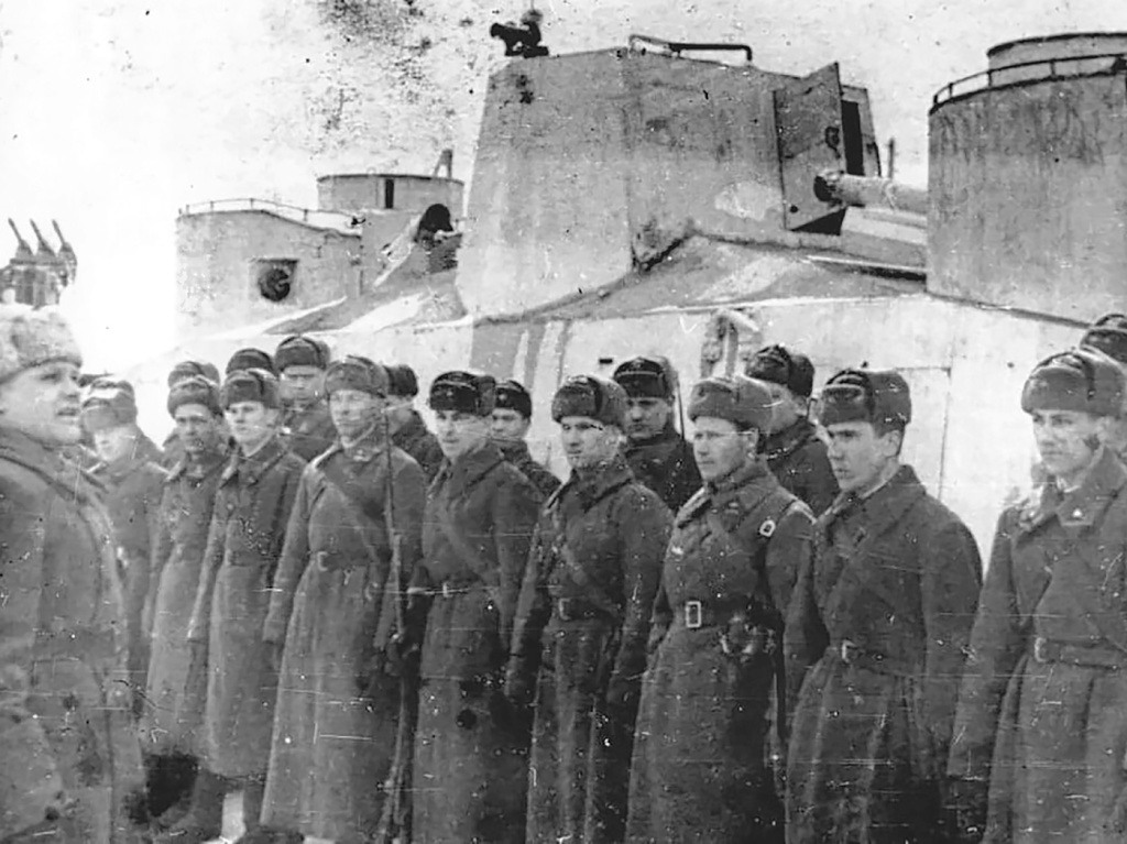 Фото из открытых источников / Личный состав отдельного бронепоезда № 73 3-й дивизии войск НКВД по охране железнодорожных сооружений