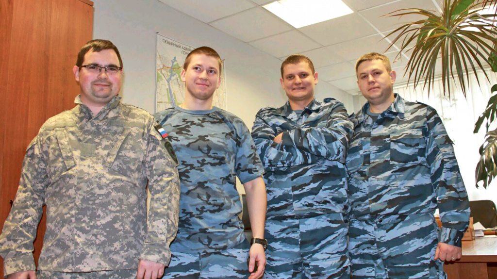 Александр Соколов (слева) с коллегами по отделу