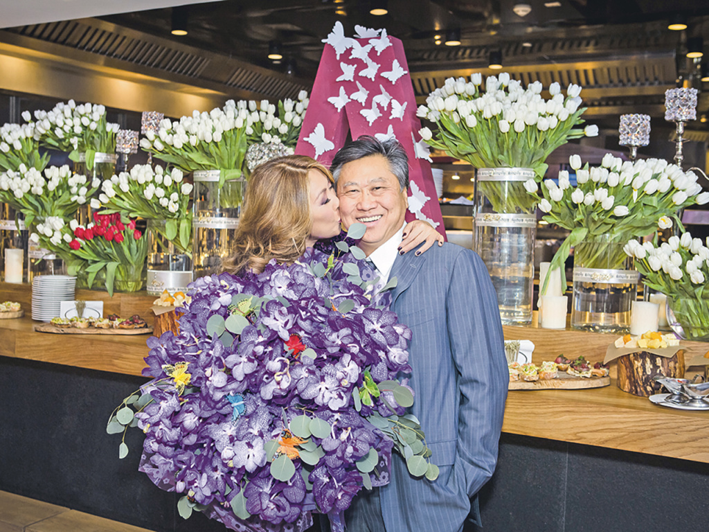 С супругом Сергеем Цоем. Анита вышла замуж в 19-летнем возрасте, а в прошлом году отметила жемчужную свадьбу