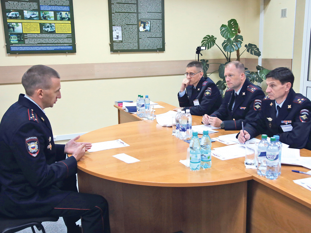 Михаил Иванов отвечает на вопросы комиссии