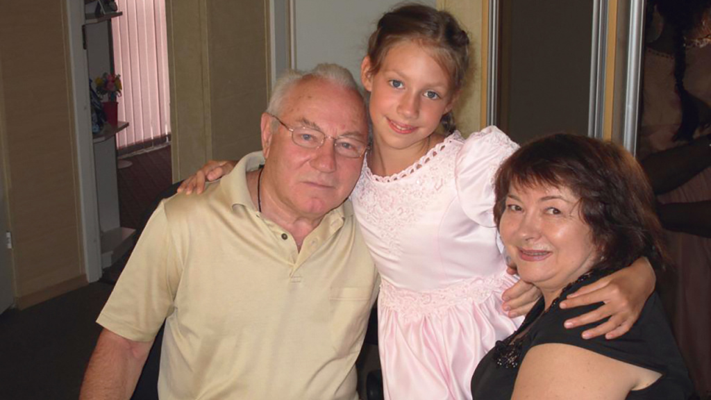 С супругой Татьяной и правнучкой Настей