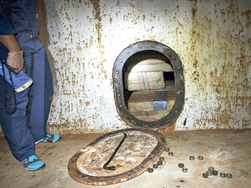 из материалов уголовного дела / Тайник с запрещёнными веществами