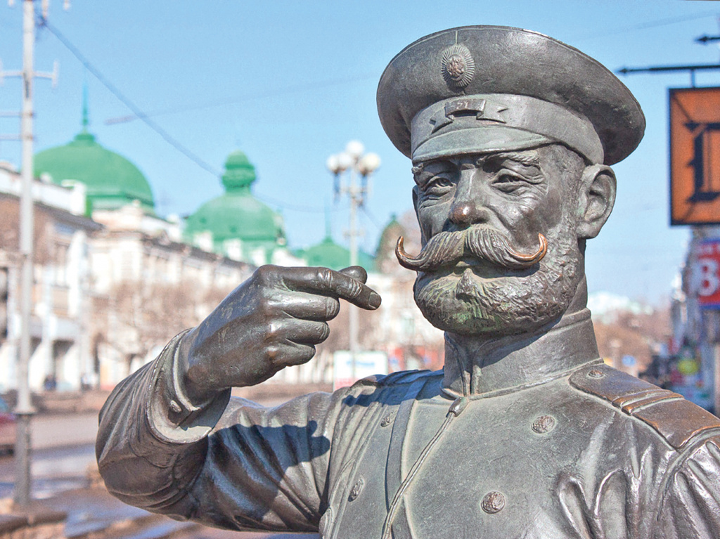Омский городовой вовсе не суров / Фото Алексея Иванищева