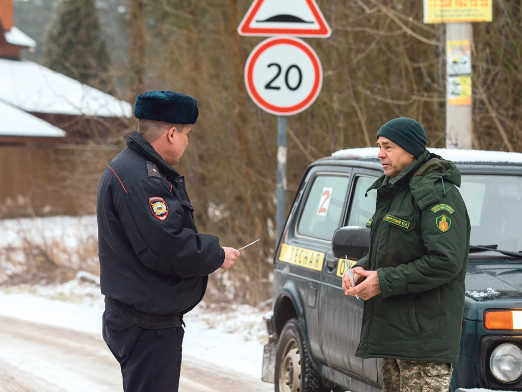 Фото: Элеоноры Марченко / Перед Новым годом стражи правопорядка и лесники проводят совместные рейды