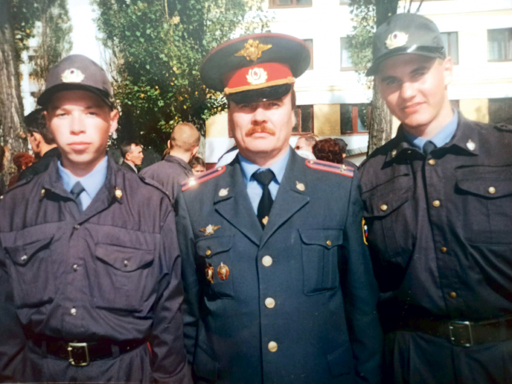 Курсант воронежского ведомственного вуза Денисов (справа)