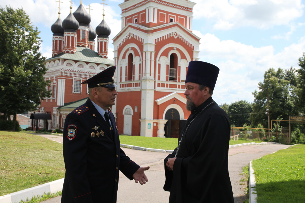 Фото: Олеси Лихобабиной / На фото: Сергей Минушкин и протоиерей Александр Кузнецов