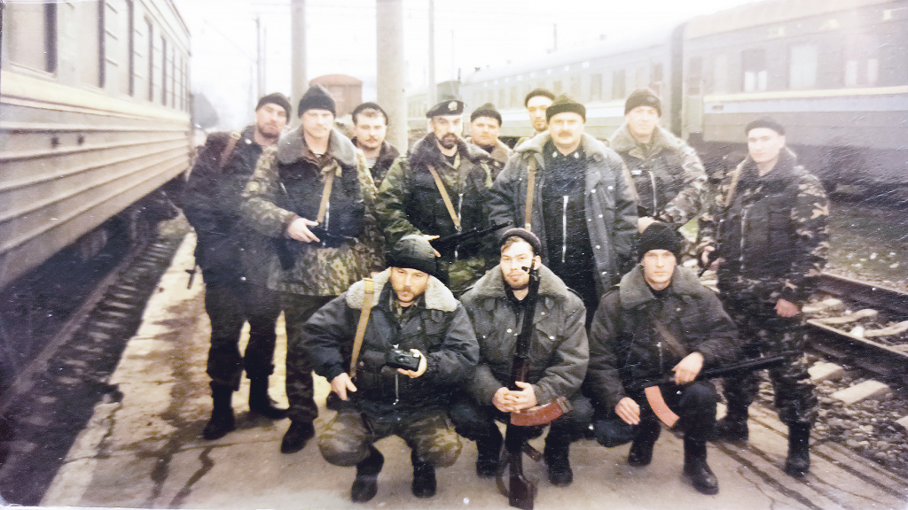 В командировке на Кавказ (Александр в верхнем ряду второй справа)