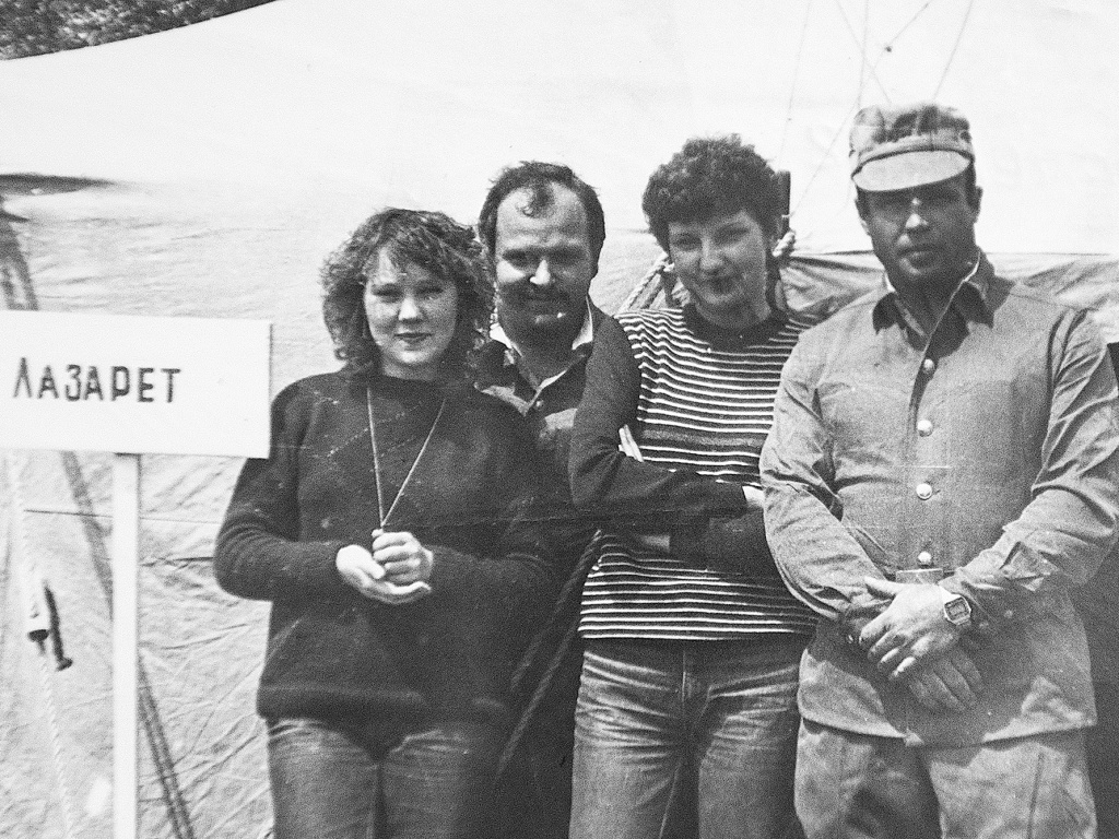 из личных архивов героев публикаций / Светлана Андриенко (слева) в опасной командировке