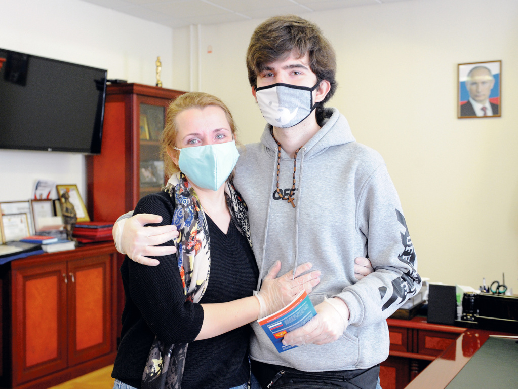 Олег Бушев с мамой Светланой