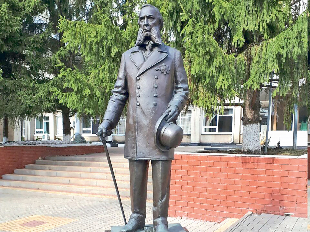 Фото: памятник на территории Белгородского юридического института МВД России