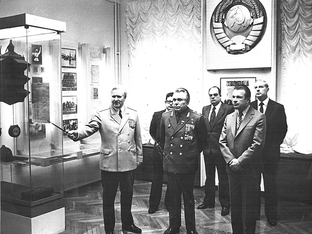 ФОТО: из архива КЦ МВД России / Министр внутренних дел СССР Николай Щёлоков в Центральном ведомственном музее, начало 80-х