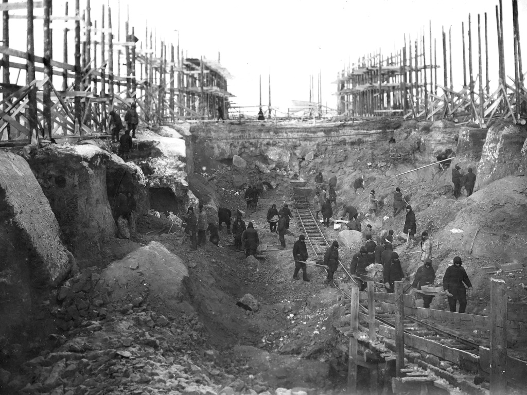 Фото: предоставлено ФГУП «ПО «Маяк» / Строительство комбината, 1946 г.