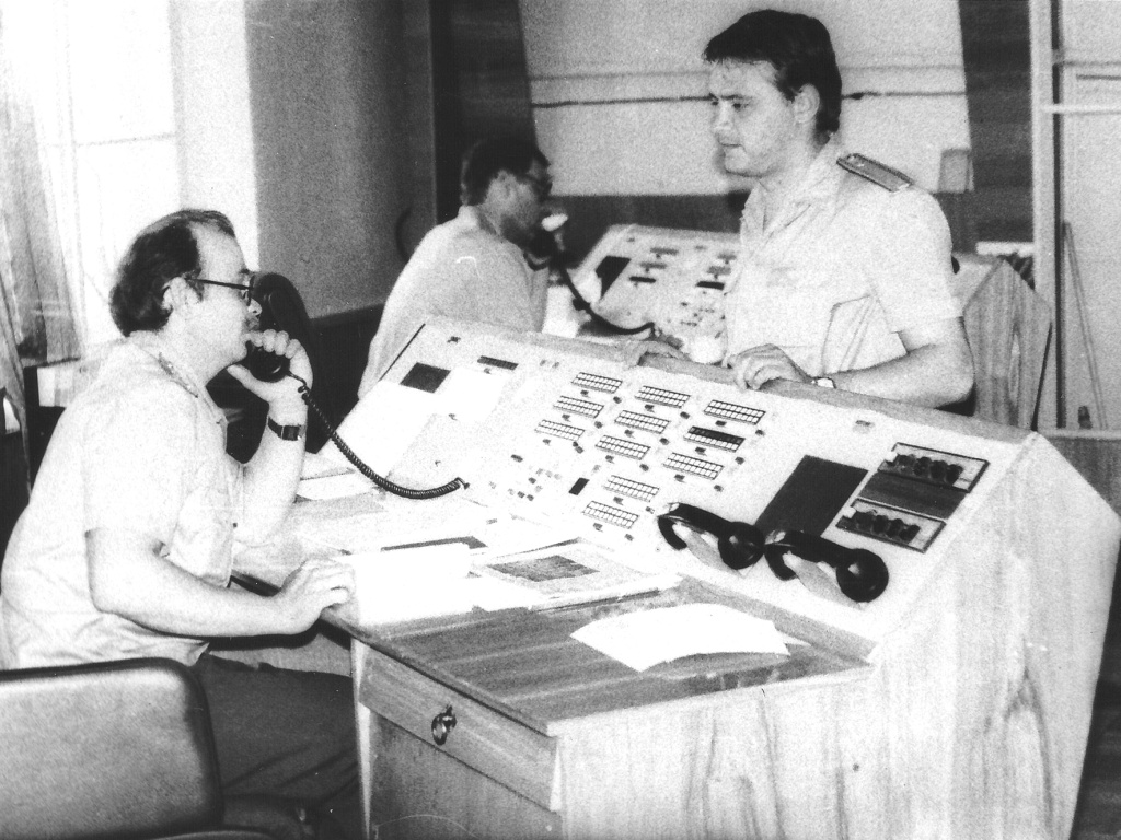 ФОТО: из личного архива Дмитрия Евсевьева / В дежурной части, 1990 г.