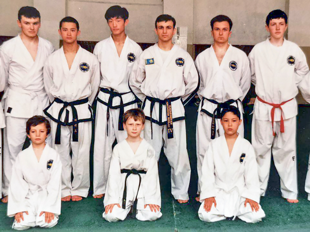 Фото: Нагнибида (в центре) с учениками