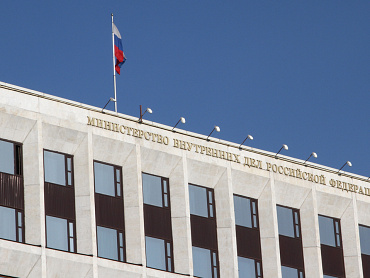 Владимир Колокольцев подписал приказ о награждении госавтоинспекторов, которые спасли людей на трассе в условиях снежной бури