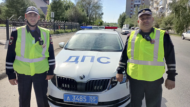 Омские автоинспекторы помогли доставить будущую маму в роддом