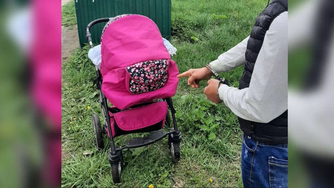 В Иванове задержан наркосбытчик, который прятал героин в детской коляске своего ребёнка
