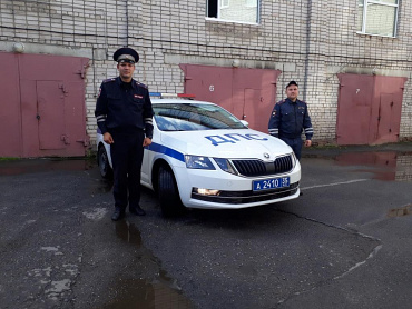 В Вологде полицейские спасли девушку, которая тонула в болоте