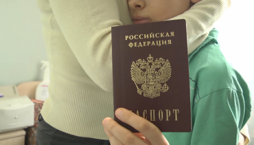 Севастопольские полицейские в особом порядке выдали паспорт юному гражданину