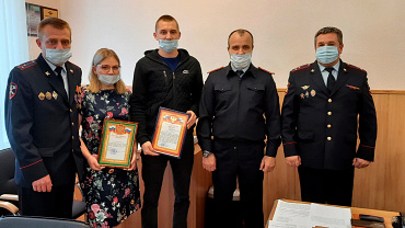 В Мурманской области дети пенсионера МВД задержали злоумышленника и передали его полицейским