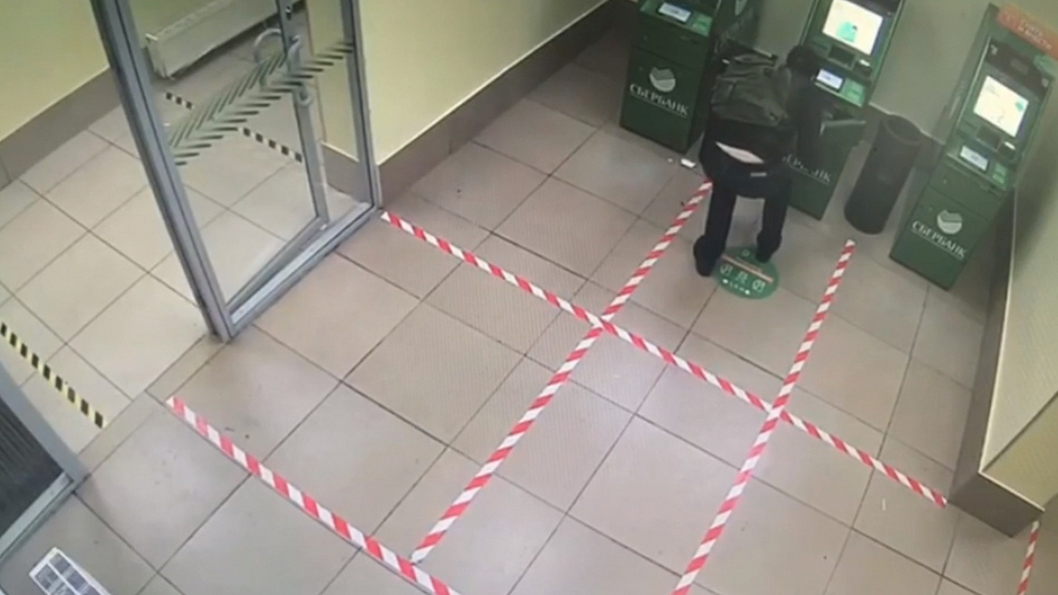 Столичные полицейские задержали подозреваемого в попытке кражи денежных средств из банкомата