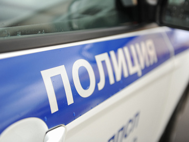 На Чукотке сотрудник полиции помог женщине во время урагана