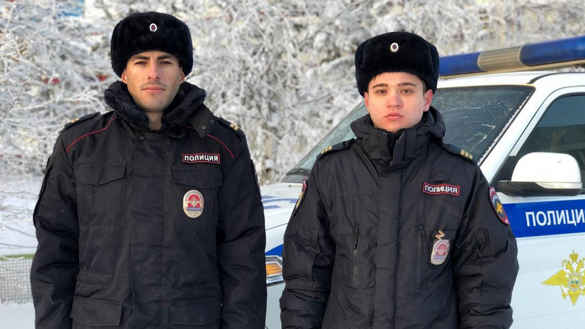 В Якутии полицейские вытащили из глубокой ямы мужчину с обморожениями обеих стоп и кистей