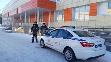 В Екатеринбурге автоинспекторы доставили в больницу ребёнка, нуждавшегося в экстренной медицинской помощи